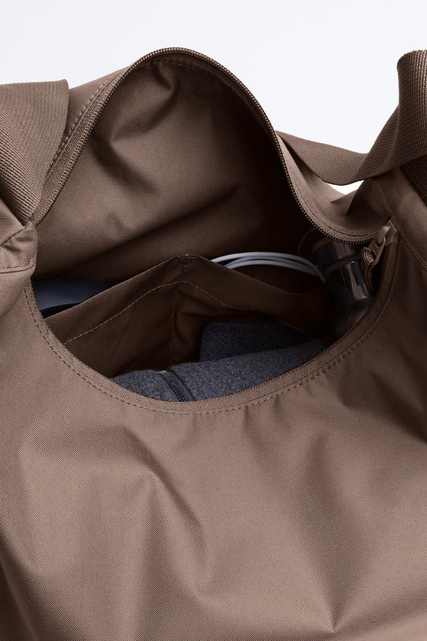 Curved Bag (Monochrome) | Oyster - Visual Media Number 4 of 4