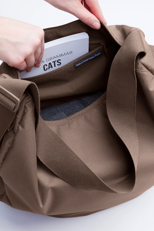Curved Bag (Monochrome) | Oyster - Visual Media Number 3 of 4