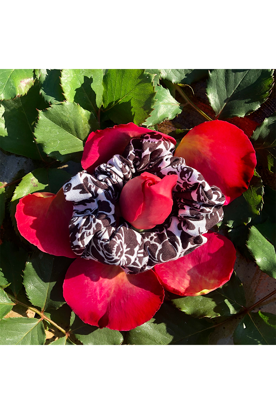 Flower Print Scrunchie | Black - Visual Media Number 1 of 1