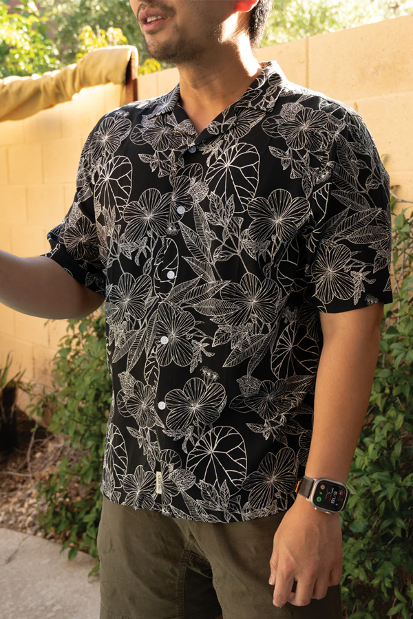 Hibiscus Resort Shirt | Black - Visual Media Number 1 of 3