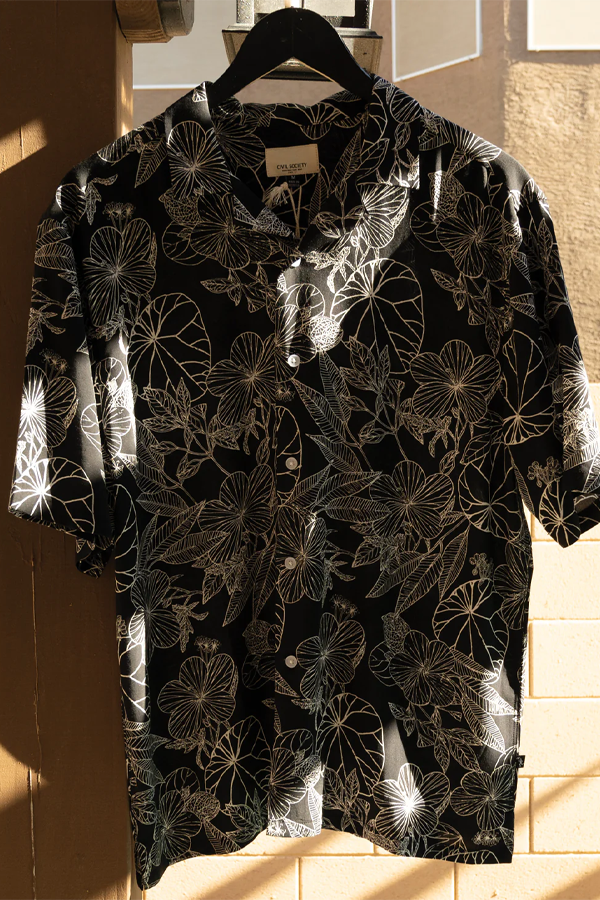 Hibiscus Resort Shirt | Black - Visual Media Number 2 of 3