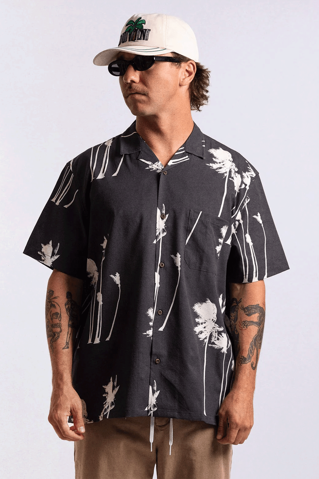 Hurricane Palm Stretch Buttonup | Black - Visual Media Number 2 of 2