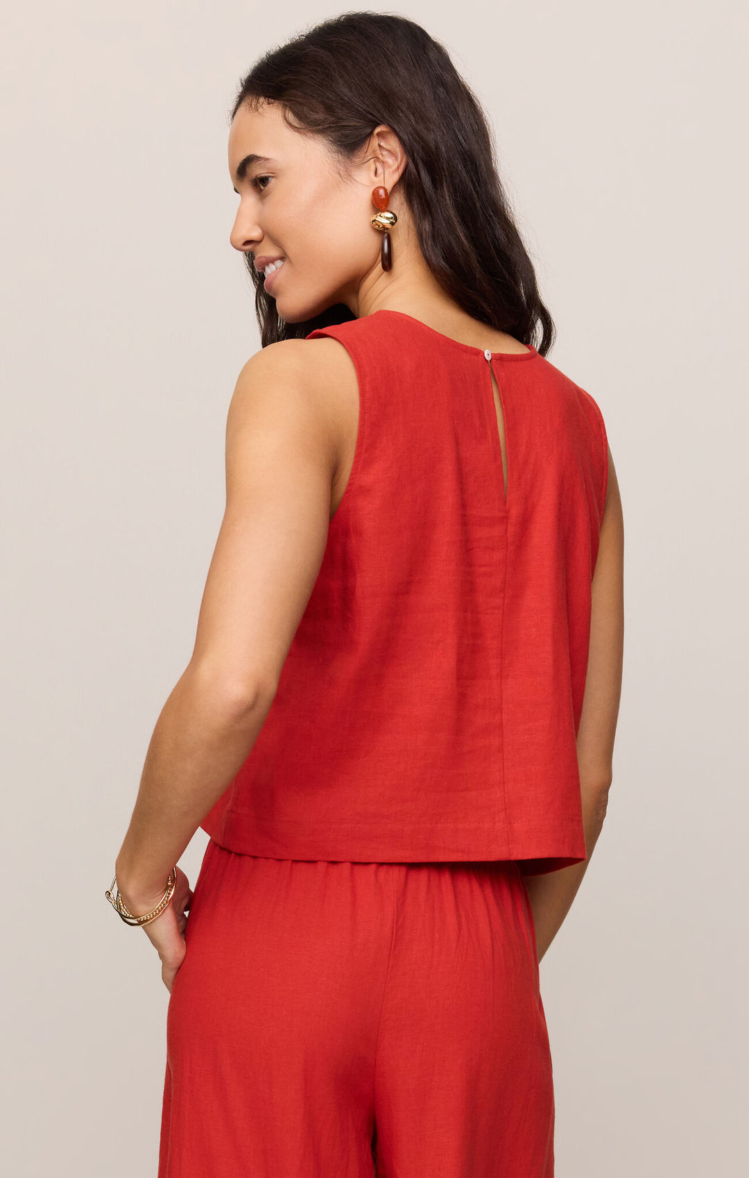 Sloane Linen Top | Chili Pepper - Visual Media Number 2 of 2